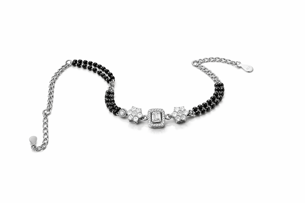 The Neo-Trad Hand Mangalsutra