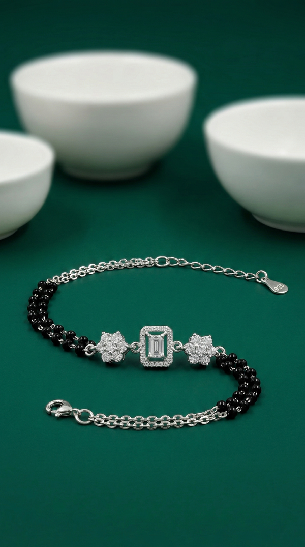 The Neo-Trad Hand Mangalsutra