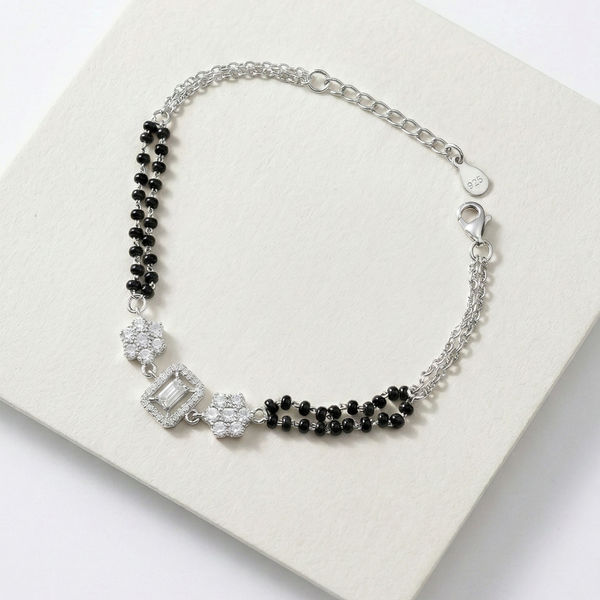 The Neo-Trad Hand Mangalsutra