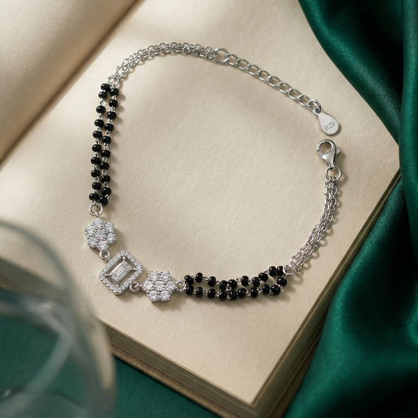 The Neo-Trad Hand Mangalsutra