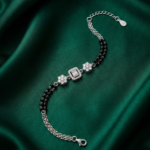 The Neo-Trad Hand Mangalsutra